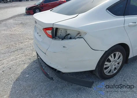 2014 Ford Fusion S z USA, uszkodzony, nr VIN 3FA6P0G72ER118833